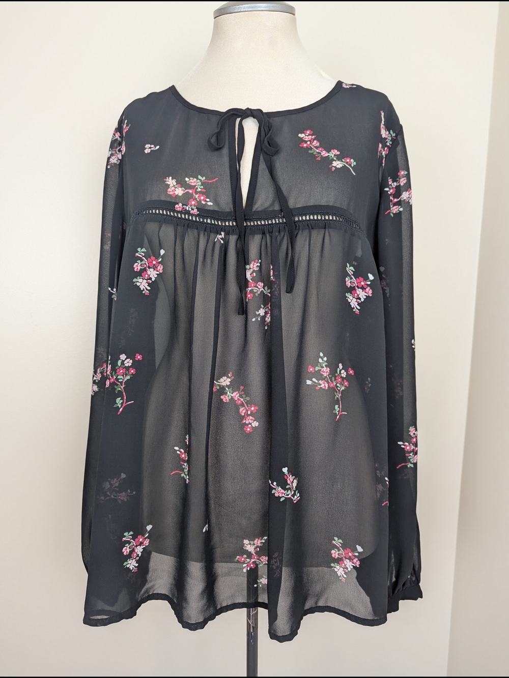 Michel Studio Black Sheer Floral Tie-Neck Blouse With Bell Sleeves Women's L/XL